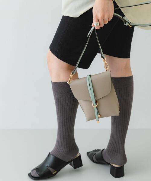 RODE SKO（ロデスコ）の「縦型フラップポシェット（ショルダーバッグ・レディース・ライトブルー/ブラック/ベージュ・ONE）」の14枚目の写真