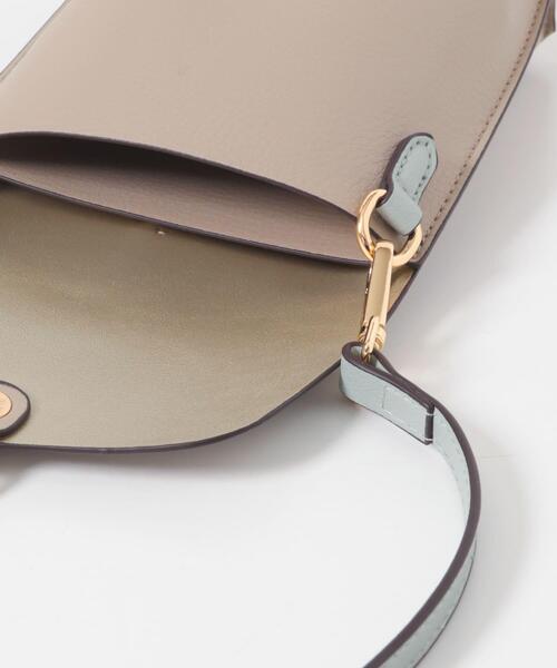 RODE SKO（ロデスコ）の「縦型フラップポシェット（ショルダーバッグ・レディース・ライトブルー/ブラック/ベージュ・ONE）」の4枚目の写真