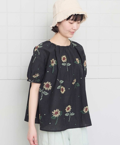 l'atelier du savon(アトリエドサボン)の「クロスステッチ ひまわり刺繍ブラウス(シャツ/ブラウス・レディース・ブラック/アイボリー・FREE)」の21枚目の写真