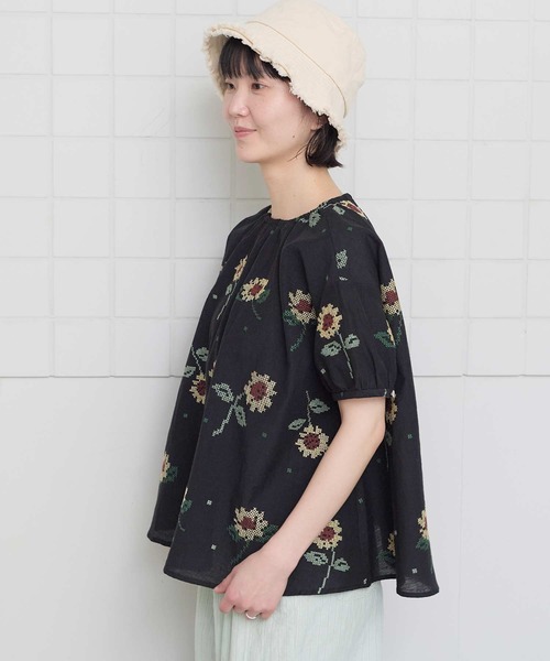 l'atelier du savon(アトリエドサボン)の「クロスステッチ ひまわり刺繍ブラウス(シャツ/ブラウス・レディース・ブラック/アイボリー・FREE)」の22枚目の写真