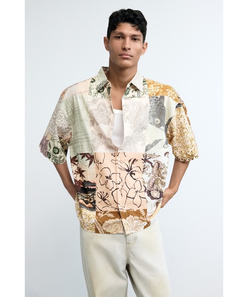 Desigual（デシグアル）の「コラージュ パッチプリント 半袖シャツ（シャツ/ブラウス・メンズ・ホワイト・XL/L/M/S）」の3枚目の写真