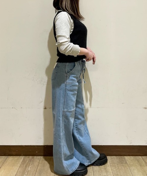 SOMETHING(サムシング)の「SOMETHING(サムシング)【レディース】「LISA」ベルト付きワイドパンツ(デニムパンツ・レディース・ライトインディゴブルー・XS/S/M/L)」の13枚目の写真
