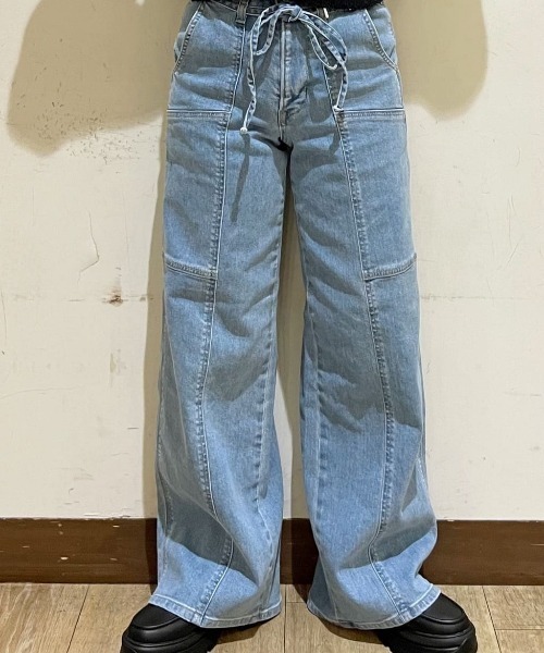SOMETHING(サムシング)の「SOMETHING(サムシング)【レディース】「LISA」ベルト付きワイドパンツ(デニムパンツ・レディース・ライトインディゴブルー・XS/S/M/L)」の10枚目の写真