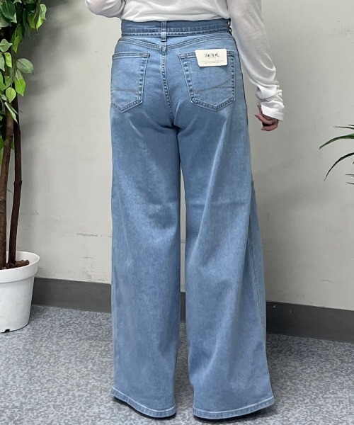SOMETHING(サムシング)の「SOMETHING(サムシング)【レディース】「LISA」ベルト付きワイドパンツ(デニムパンツ・レディース・ライトインディゴブルー・XS/S/M/L)」の17枚目の写真