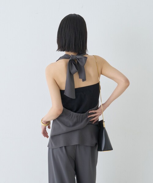 Rouge vif（ルージュヴィフ）の「【セットアップ対応】ホルダーネックブラウス/ビスチェ/レイヤード（シャツ/ブラウス・レディース・チャコールグレー/ブラック・フリー）」の8枚目の写真