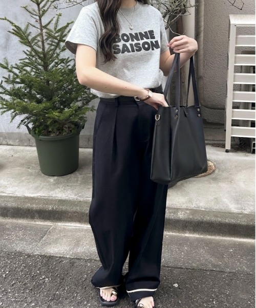 Maison Calme(メゾンカルム)の「【3 色展開】ロゴプリント T シャツ 半袖 レディース 定番 コットン(Tシャツ/カットソー・レディース・チャコール/ホワイト/グレー・F)」の15枚目の写真