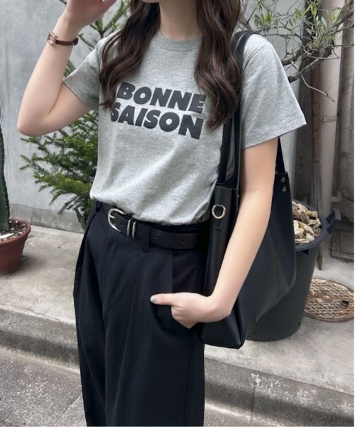 Maison Calme(メゾンカルム)の「【3 色展開】ロゴプリント T シャツ 半袖 レディース 定番 コットン(Tシャツ/カットソー・レディース・チャコール/ホワイト/グレー・F)」の14枚目の写真