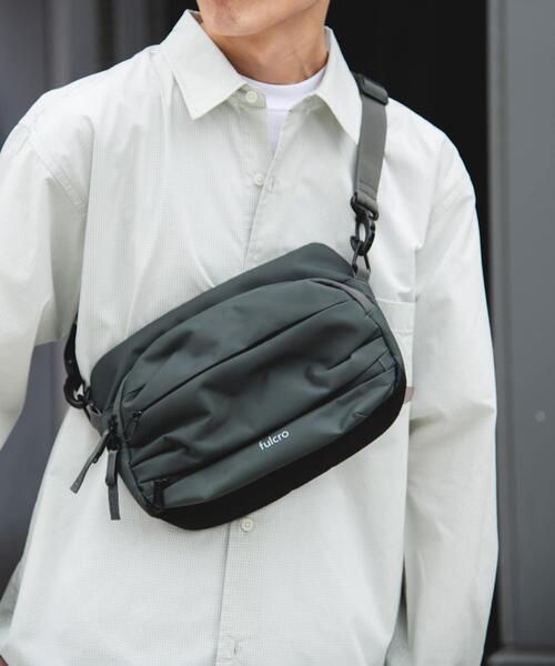 fulcro(フルクロ)の「fulcro runner(ショルダーバッグ・メンズ・ブラック/ダークグレー・-)」の2枚目の写真