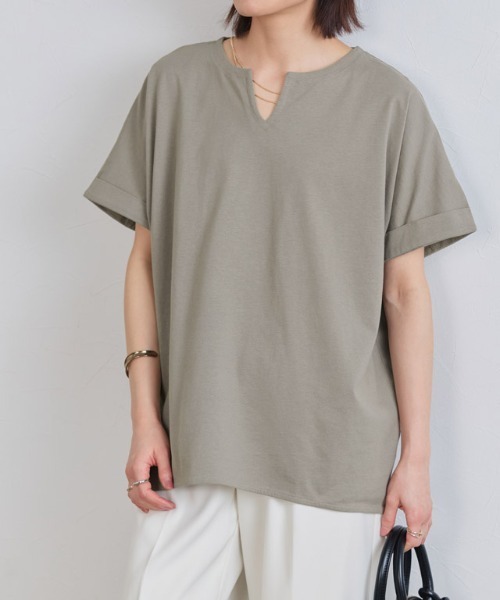 Pierrot(ピエロ)の「綿100%キーネックドルマンTシャツ(Tシャツ/カットソー・レディース・ブラック/グレー系その他/オフホワイト/ブルー/チャコール・M/L)」の3枚目の写真