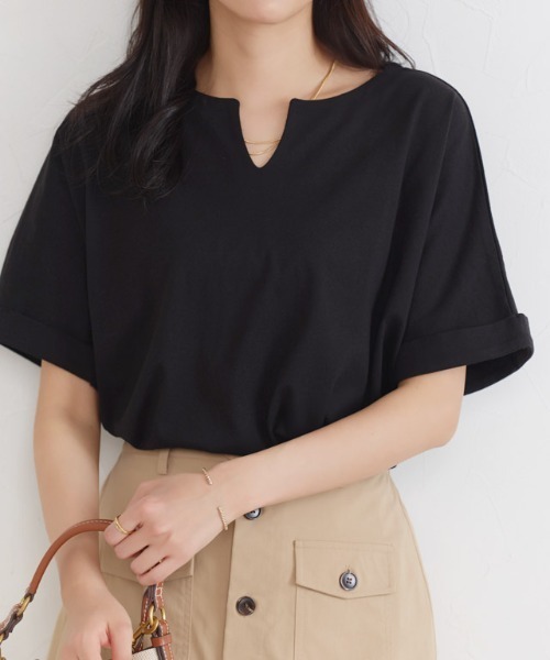 Pierrot(ピエロ)の「綿100%キーネックドルマンTシャツ(Tシャツ/カットソー・レディース・ブラック/グレー系その他/オフホワイト/ブルー/チャコール・M/L)」の1枚目の写真