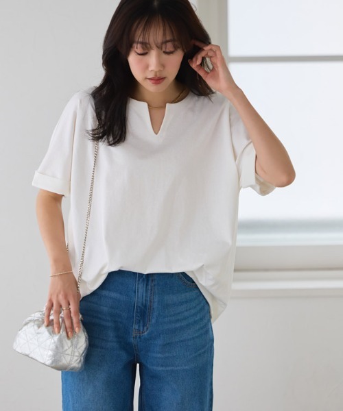 Pierrot(ピエロ)の「綿100%キーネックドルマンTシャツ(Tシャツ/カットソー・レディース・ブラック/グレー系その他/オフホワイト/ブルー/チャコール・M/L)」の6枚目の写真