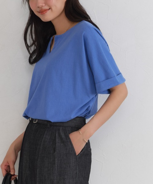 Pierrot(ピエロ)の「綿100%キーネックドルマンTシャツ(Tシャツ/カットソー・レディース・ブラック/グレー系その他/オフホワイト/ブルー/チャコール・M/L)」の8枚目の写真