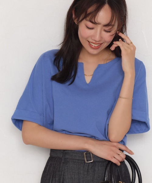 Pierrot(ピエロ)の「綿100%キーネックドルマンTシャツ(Tシャツ/カットソー・レディース・ブラック/グレー系その他/オフホワイト/ブルー/チャコール・M/L)」の9枚目の写真