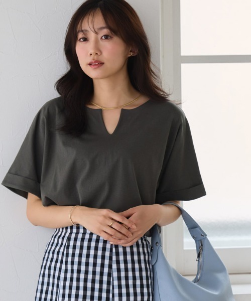 Pierrot(ピエロ)の「綿100%キーネックドルマンTシャツ(Tシャツ/カットソー・レディース・ブラック/グレー系その他/オフホワイト/ブルー/チャコール・M/L)」の14枚目の写真