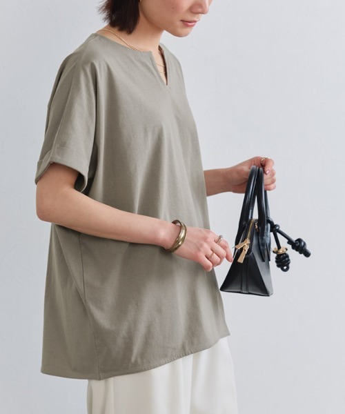 Pierrot(ピエロ)の「綿100%キーネックドルマンTシャツ(Tシャツ/カットソー・レディース・ブラック/グレー系その他/オフホワイト/ブルー/チャコール・M/L)」の19枚目の写真