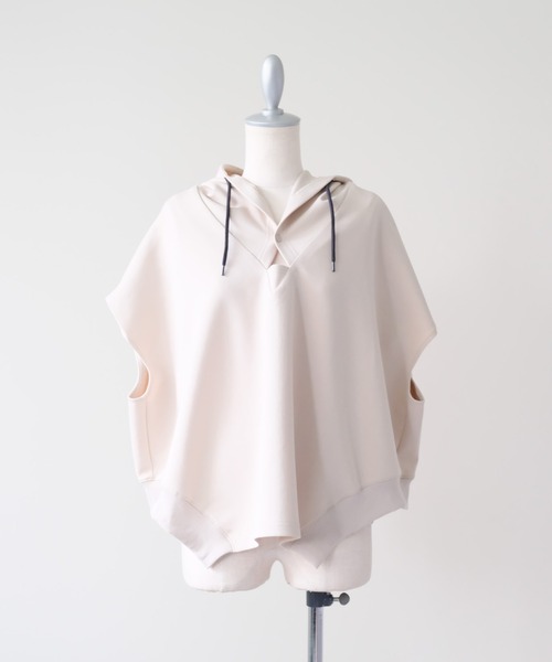 DOLLUPOOPS（ドールアップウップス）の「Sleeveless Hoodie Top(ノースリーブフーディー)（パーカー・レディース・ライトベージュ/チャコール・FREE）」の2枚目の写真