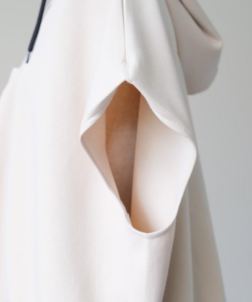 DOLLUPOOPS（ドールアップウップス）の「Sleeveless Hoodie Top(ノースリーブフーディー)（パーカー・レディース・ライトベージュ/チャコール・FREE）」の18枚目の写真