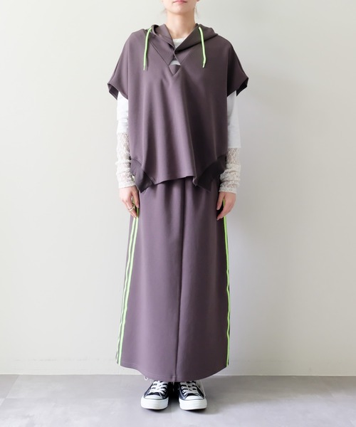 DOLLUPOOPS（ドールアップウップス）の「Sleeveless Hoodie Top(ノースリーブフーディー)（パーカー・レディース・ライトベージュ/チャコール・FREE）」の5枚目の写真