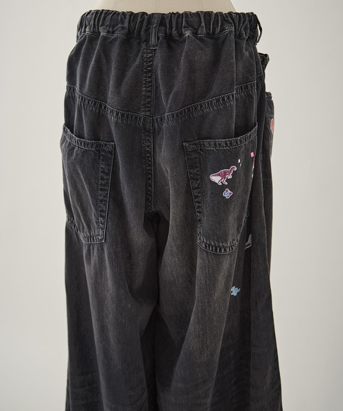 Maison MIHARA YASUHIRO(メゾンミハラヤスヒロ)の「【MIHARA YASUHIRO/ミハラヤスヒロ】DENIM HUGE DETAIL PANTS w KIDS STICKER/デニムヒュージディテールパンツキッズステッカー/ウォッシャブルデニム(デニムパンツ・レディース・ブラック/ダークインディゴブルー・36/38)」の11枚目の写真