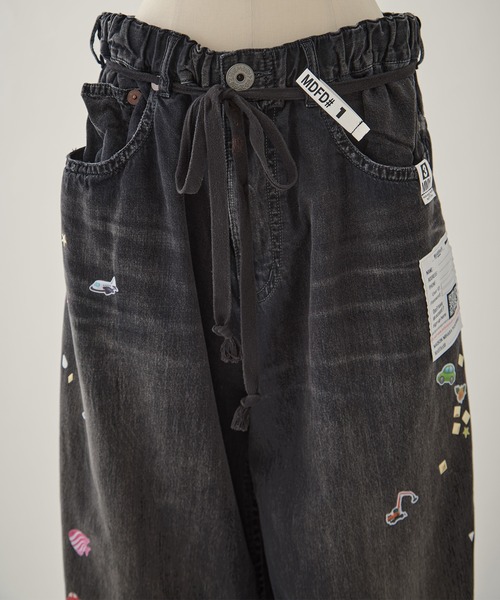 Maison MIHARA YASUHIRO(メゾンミハラヤスヒロ)の「【MIHARA YASUHIRO/ミハラヤスヒロ】DENIM HUGE DETAIL PANTS w KIDS STICKER/デニムヒュージディテールパンツキッズステッカー/ウォッシャブルデニム(デニムパンツ・レディース・ブラック/ダークインディゴブルー・36/38)」の15枚目の写真