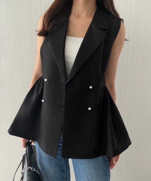 junoah（ジュノア）の「パールボタンペプラムジレ(薄手、裏地なし）（ベスト・レディース・ブラック/グレー/グレイッシュベージュ・LARGE/MEDIUM/SMALL）」の5枚目の写真