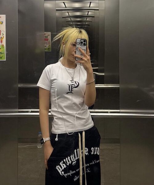 ELIMENO(エリメノ)の「EL イエル スリムフィット 半袖Tシャツ 2カラー(Tシャツ/カットソー・レディース・ブラック/ホワイト・1/2/3)」の6枚目の写真