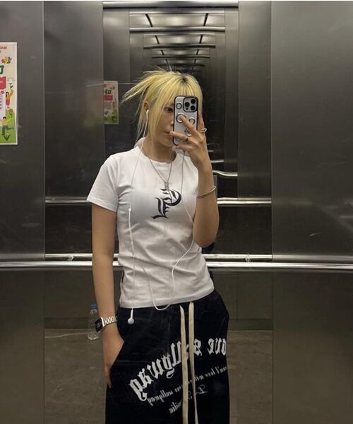 ELIMENO(エリメノ)の「EL イエル スリムフィット 半袖Tシャツ 2カラー(Tシャツ/カットソー・レディース・ブラック/ホワイト・1/2/3)」の5枚目の写真