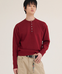 AKECII（アケシ）の「アンディソフトヘンリーネックニット_ワイン（ニット/セーター）」