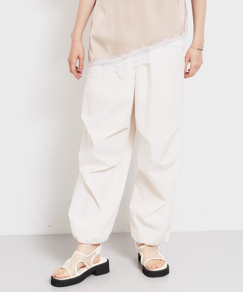 THE SHOP TK (ザ ショップ ティーケー )の「表情を変えられる2WAY 裾ドロストワークパンツ(その他パンツ・レディース・アイボリー/ブラック・12/13)」の6枚目の写真