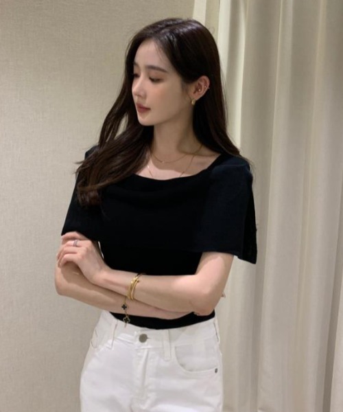 semplice(センプリチェ)の「Tシャツ【韓国ファッション】(Tシャツ/カットソー・レディース・ブラック/キャメル/ホワイト/ブルー・F)」の7枚目の写真
