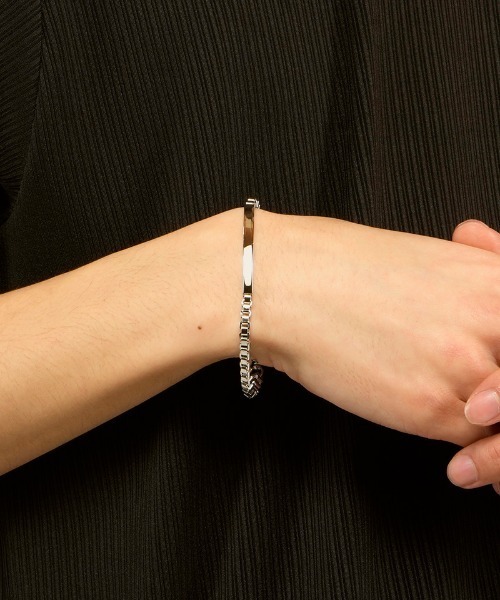 NO ID.(ノーアイディ)の「ab1832-ナローIDブレスレット(858170-478A)(ブレスレット・メンズ・シルバー・ONE SIZE)」の6枚目の写真