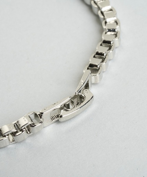 NO ID.(ノーアイディ)の「ab1832-ナローIDブレスレット(858170-478A)(ブレスレット・メンズ・シルバー・ONE SIZE)」の12枚目の写真