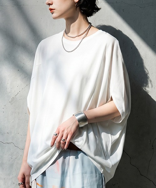 antiqua(アンティカ)の「接触冷感 ドルマン カットソー Tシャツ(Tシャツ/カットソー・レディース・ブラック/ブラウン系その他/アッシュグレー/ネイビー/ホワイト・ONESIZE)」の2枚目の写真