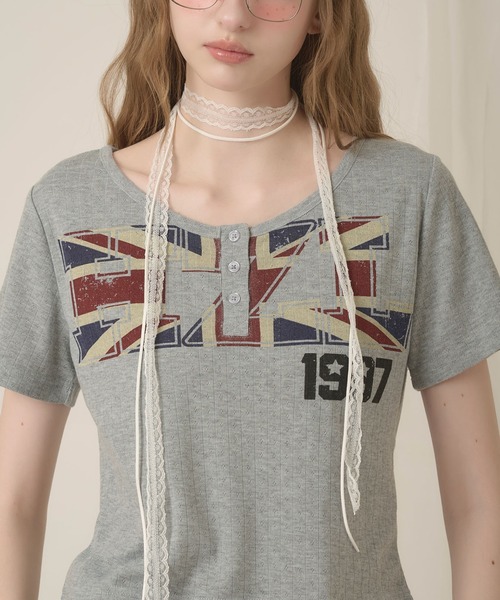 hazyl(ヘイジル)の「eyelet logo henry T-shirt/アイレットロゴヘンリーTシャツ(Tシャツ/カットソー・レディース・グレー/オフホワイト・フリー)」の2枚目の写真