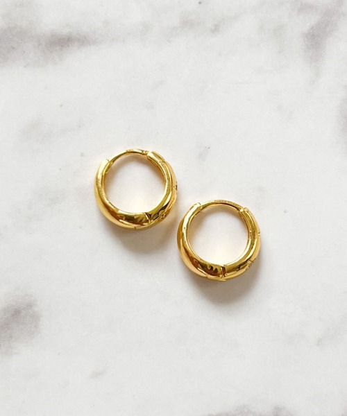 yu-ka(ユーカ)の「YU-KA:アンティークライクぷっくりフープピアス Antique-style puffy hoop earrings(ピアス(両耳用)・レディース・シルバー・FREE)」の6枚目の写真