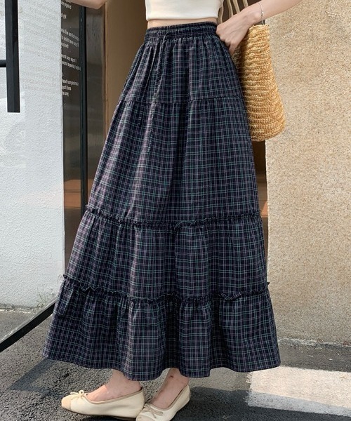 LUCPY(ラクピー)の「チェック柄ティアードロングスカート(スカート・レディース・ネイビー・LARGE/MEDIUM/SMALL)」の5枚目の写真