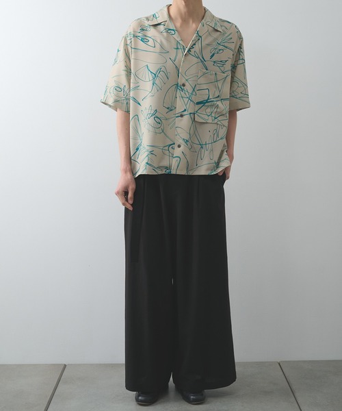 UJOH(ウジョー)の「【UJOH HOMME】Wide Set Open Collar BOX Shirt(シャツ/ブラウス・メンズ・レッド/グリーン・4/5)」の3枚目の写真