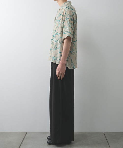 UJOH(ウジョー)の「【UJOH HOMME】Wide Set Open Collar BOX Shirt(シャツ/ブラウス・メンズ・レッド/グリーン・4/5)」の4枚目の写真