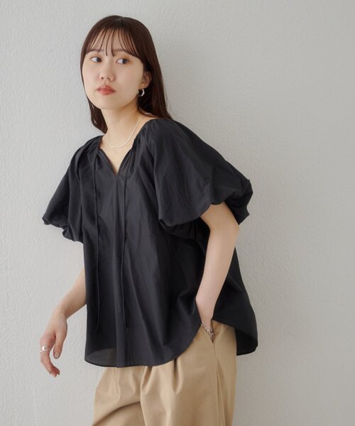 DISCOAT(ディスコート)の「前後2WAYバルーン袖チュニックブラウス(シャツ/ブラウス・レディース・ブラック/オフホワイト/ベージュ/サックスブルー・FREE)」の3枚目の写真