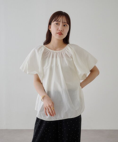 DISCOAT(ディスコート)の「前後2WAYバルーン袖チュニックブラウス(シャツ/ブラウス・レディース・ブラック/オフホワイト/ベージュ/サックスブルー・FREE)」の17枚目の写真