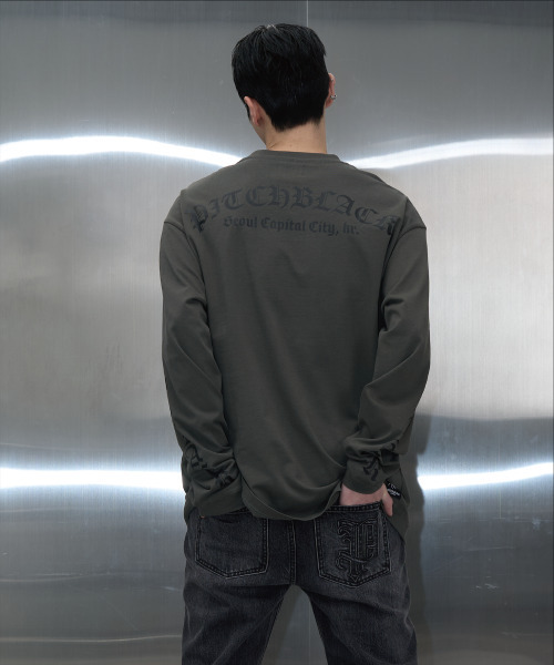 PITCHBLACK（ピッチブラック）の「BASIC LOGO LONG SLEEVE TEE (KHAKI GREEN)（Tシャツ/カットソー・メンズ・その他・MEDIUM/LARGE/X-LARGE）」の2枚目の写真