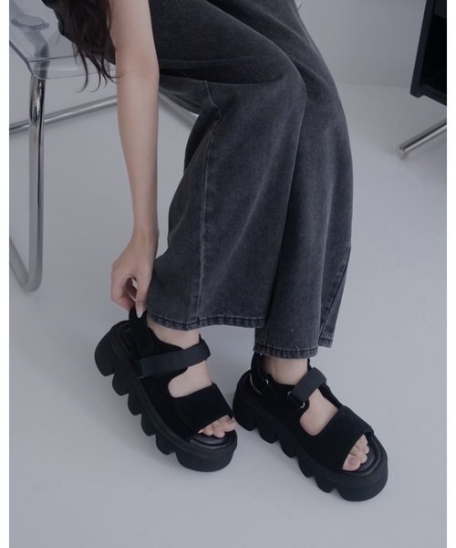 JUMELLE(ジュメロ)の「厚底ツーベルトサンダル(サンダル・レディース・ブラウン/ブラック・SMALL/LARGE/MEDIUM)」の6枚目の写真