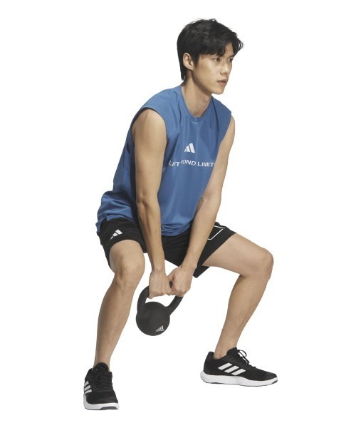 adidas（アディダス）の「【別注】adidas アディダス テック エッセンシャルズ クールセンサー ワーディング グラフィック タンクトップ 限定コラボ（Tシャツ/カットソー・メンズ・ブルー/ブラック・L/S/M/LL/3L）」の4枚目の写真