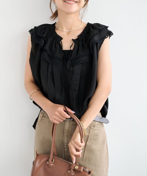OUTDOOR PRODUCTS（アウトドアプロダクツ）の「アンジェリカフリルレースノースリブラウス（シャツ/ブラウス・レディース・ブラック/ホワイト・FREE）」の3枚目の写真