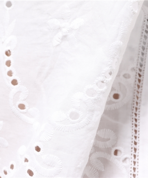 earth music&ecology（アースミュージックアンドエコロジー）の「【2016Summer】刺繍スクエアブラウス（シャツ/ブラウス・レディース・イエロー/カーキ/オフホワイト/ネイビー・FREE）」の11枚目の写真