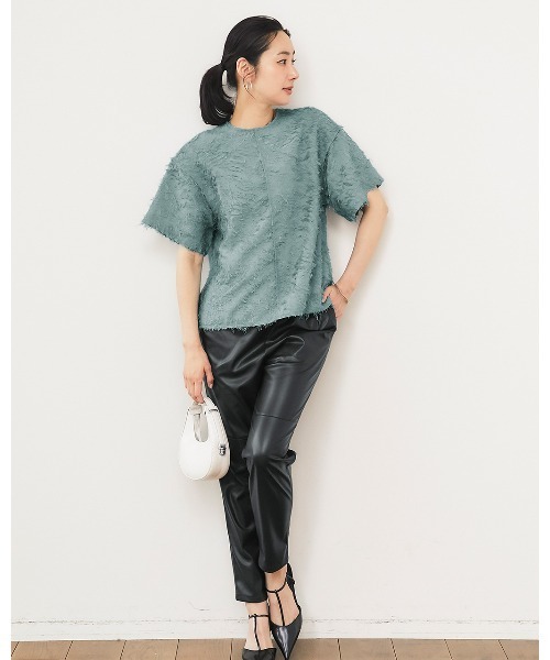 DoCLASSE（ ドゥクラッセ）の「カットジャカード・クルーブラウス（シャツ/ブラウス・レディース・オフホワイト/ブラック/ブラウン/グレイッシュブルー・11/13/9/7/15 ）」の15枚目の写真