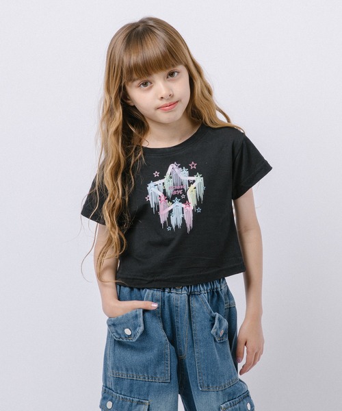 URBAN CHERRY（アーバンチェリー）の「ポップスターロゴプリントクロップドトップス（Tシャツ/カットソー・キッズ・ホワイト/ブラック・160cm/150cm/140cm/130cm/120cm/110cm）」の4枚目の写真