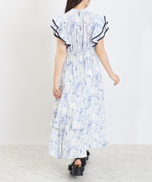 ASTORIA ODIER(アストリアオディール)の「花柄ラッフルワンピース(ワンピース・レディース・ブルー/アイボリー・MEDIUM)」の11枚目の写真