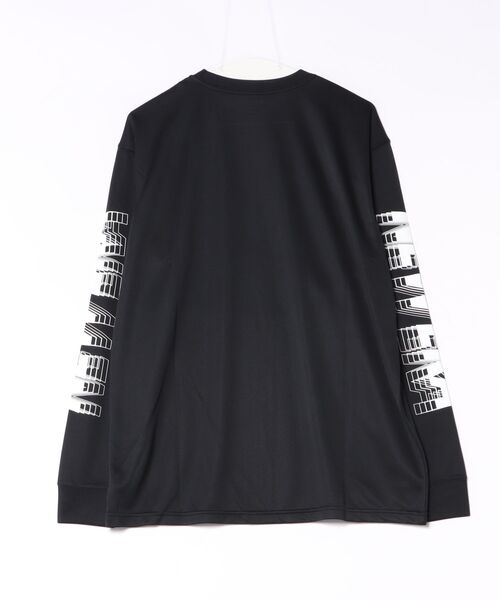 NEW ERA(ニューエラ)の「ニューエラ パフォーマンスアパレル 長袖TシャツロンT 袖ロゴ(Tシャツ/カットソー・メンズ・ブラック・XL/L/M/S/XXL)」の15枚目の写真
