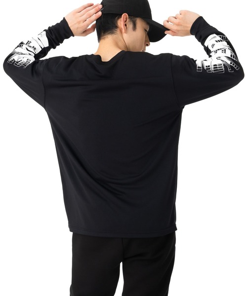 NEW ERA(ニューエラ)の「ニューエラ パフォーマンスアパレル 長袖TシャツロンT 袖ロゴ(Tシャツ/カットソー・メンズ・ブラック・XL/L/M/S/XXL)」の3枚目の写真